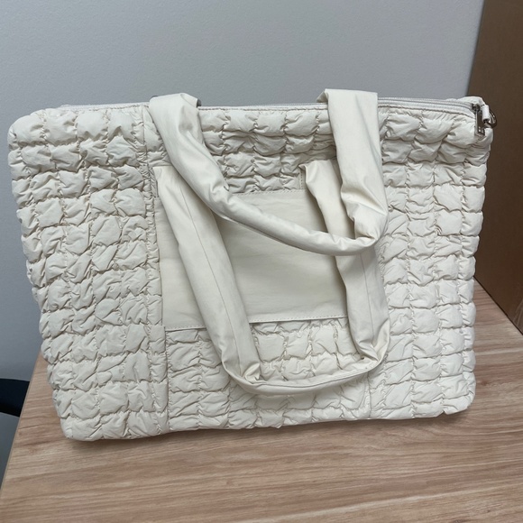 A new day soft weekender bag - Picture 2 of 4